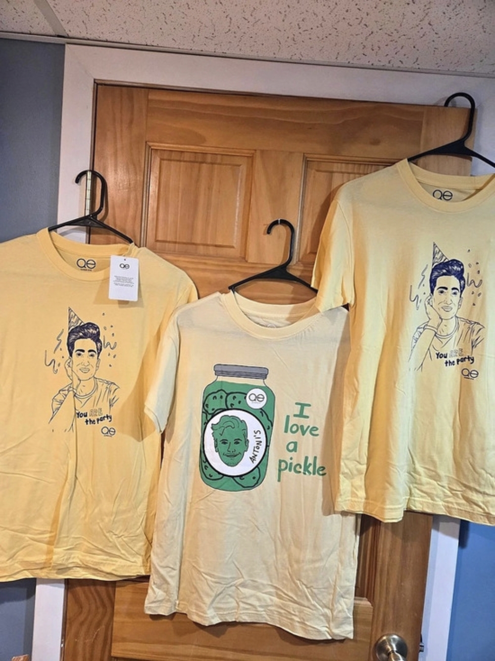 Queer Eye Antoni I Love A Pickle Yellow Graphic T-Shirt Small